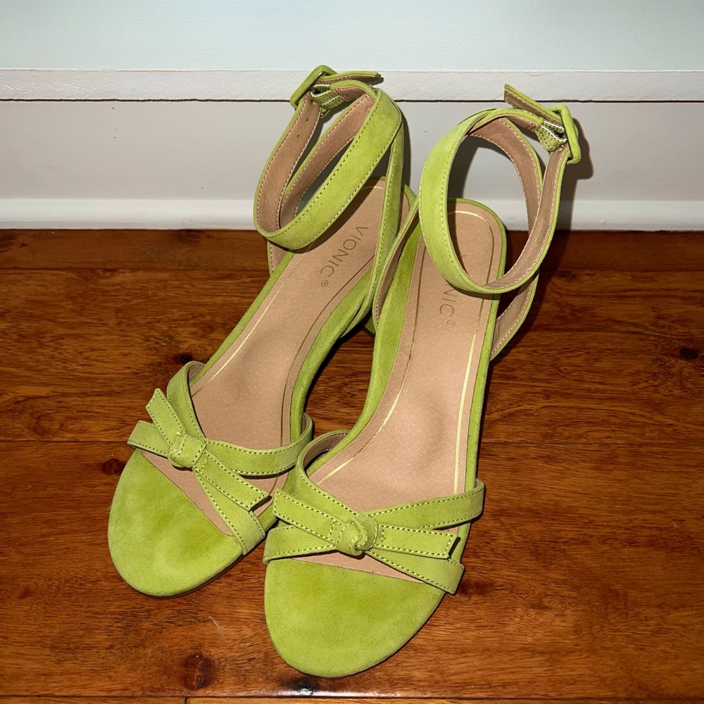 Vionic Rosabel Heeled Sandal Verde Size 7.5